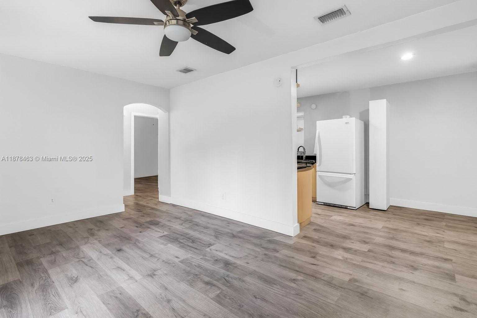 Small Image of 580 SOUTH EAST 2ND ST, Hialeah Number 3