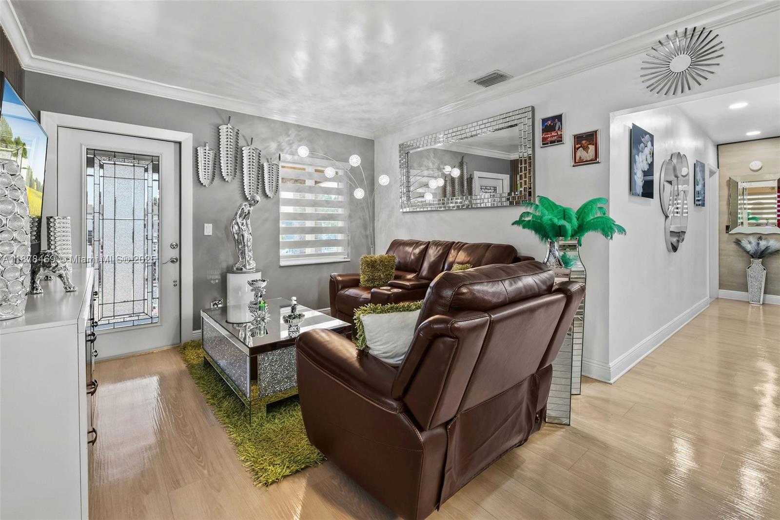 Small Image of 14560 FILLMORE ST, Miami Number 12