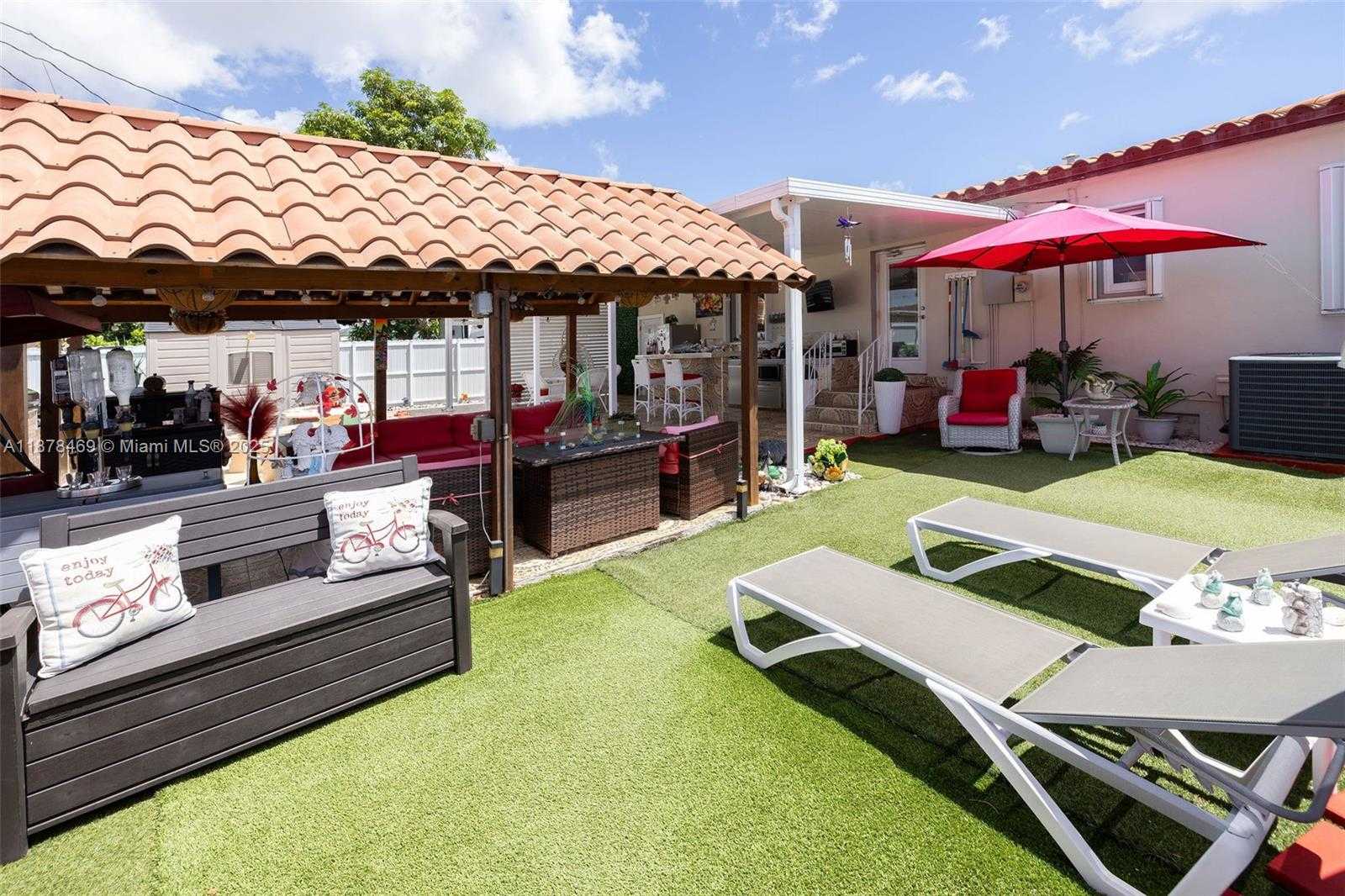 Small Image of 14560 FILLMORE ST, Miami Number 5