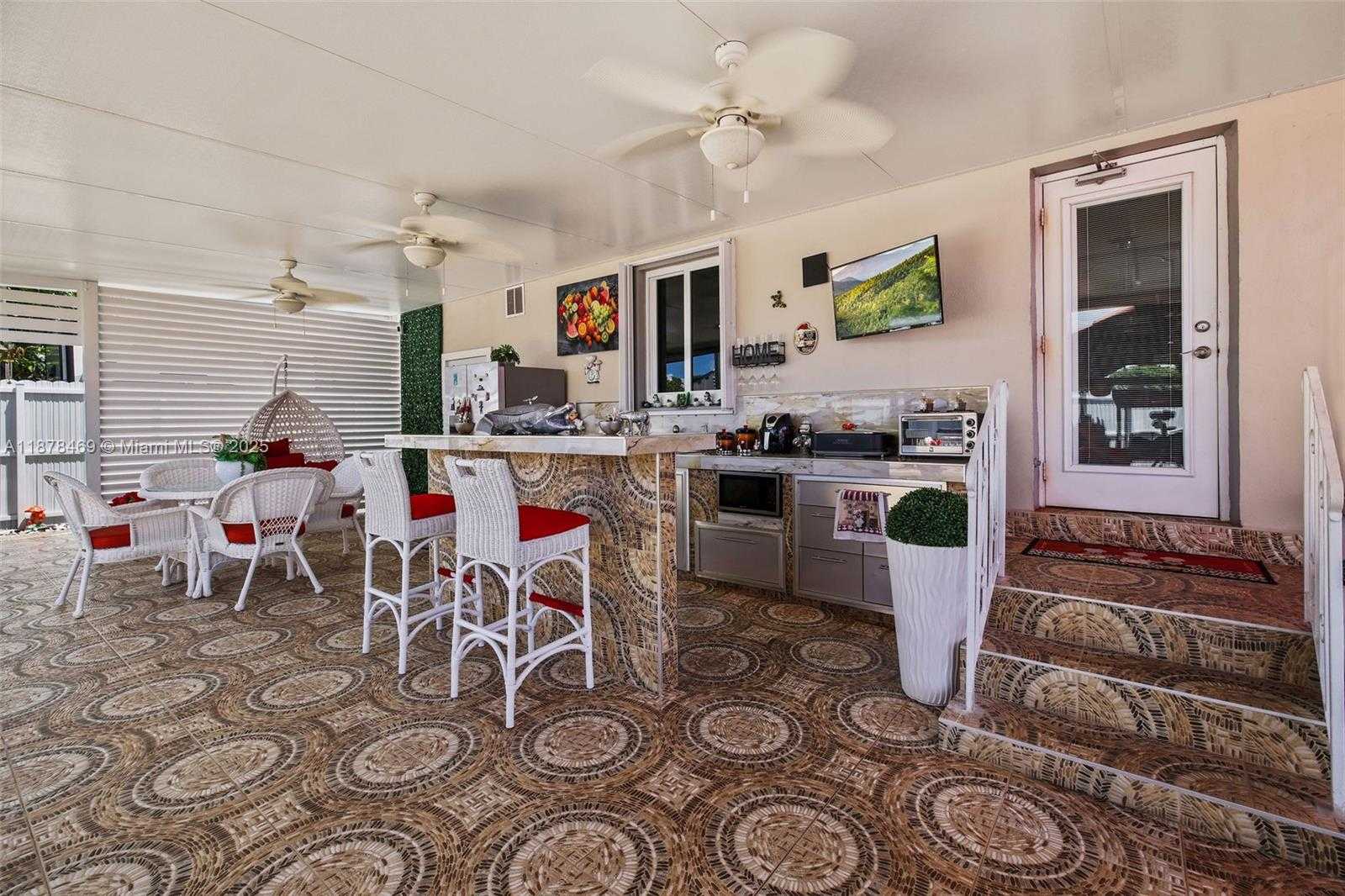 Small Image of 14560 FILLMORE ST, Miami Number 6