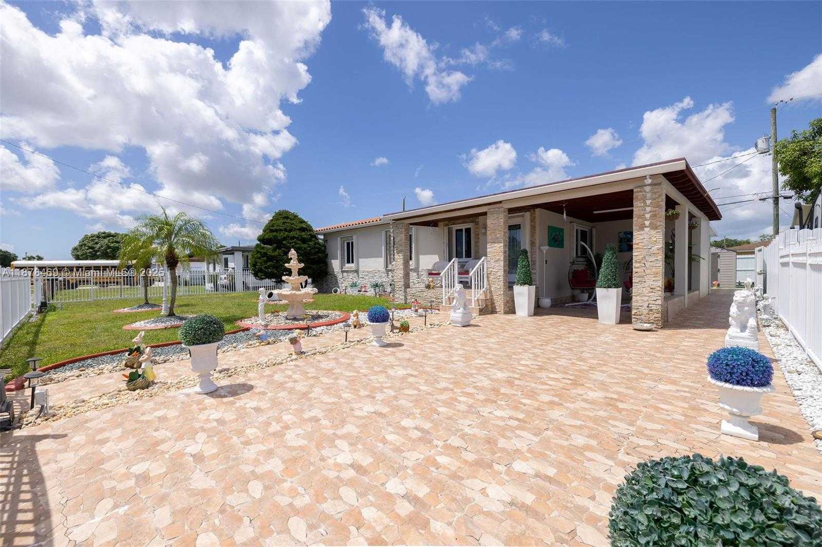 Small Image of 14560 FILLMORE ST, Miami Number 7