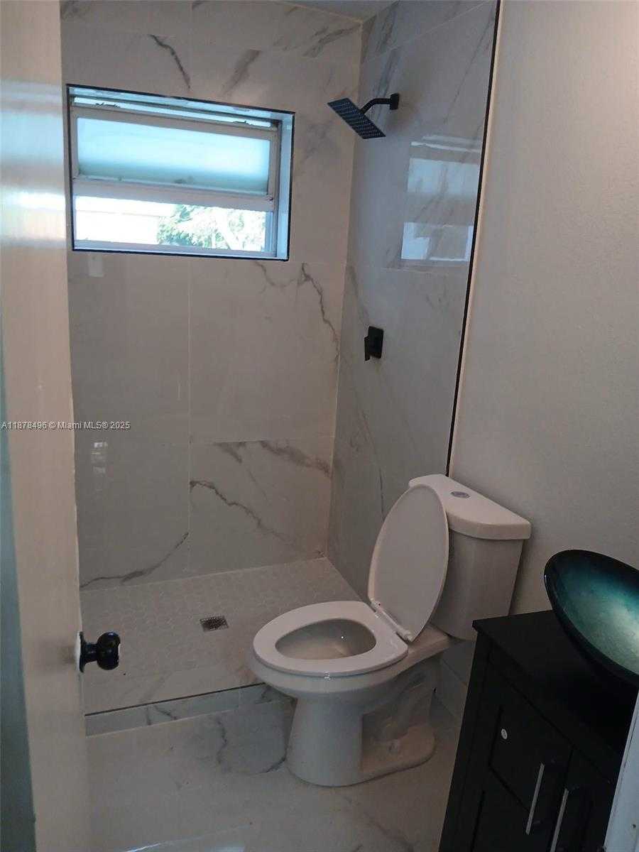 Small Image of 560 NORTH WEST 188TH ST, Miami Gardens Number 3