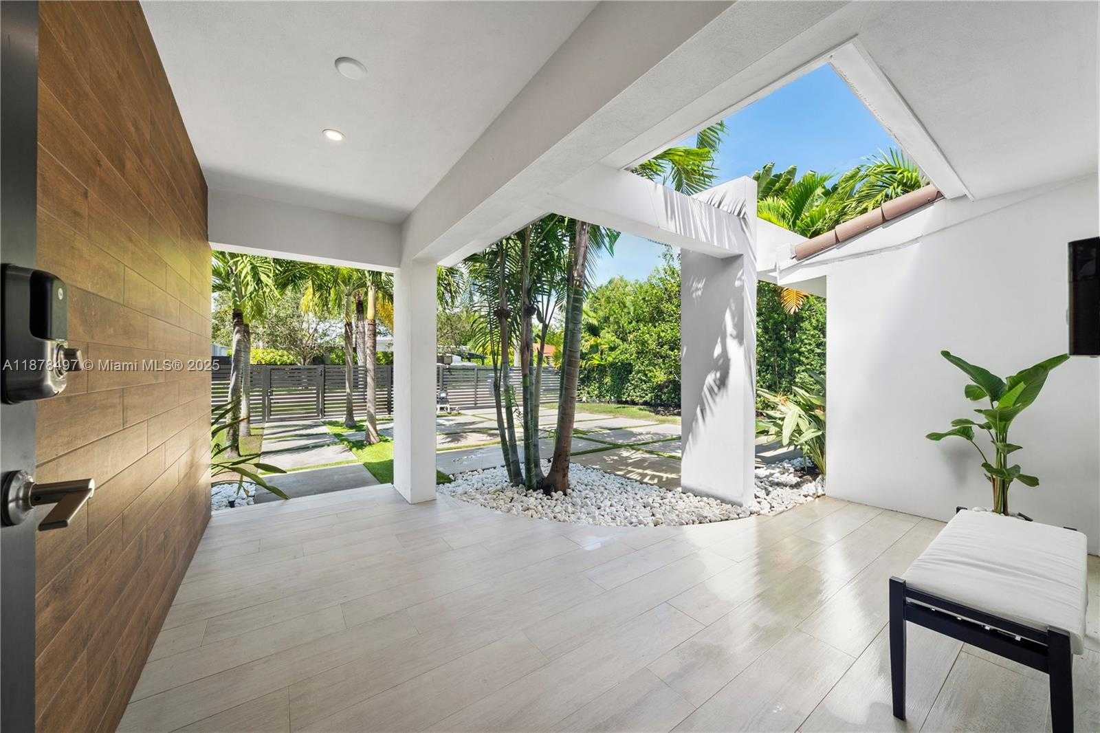 Small Image of 8033 NOREMAC AVE, Miami Beach Number 10