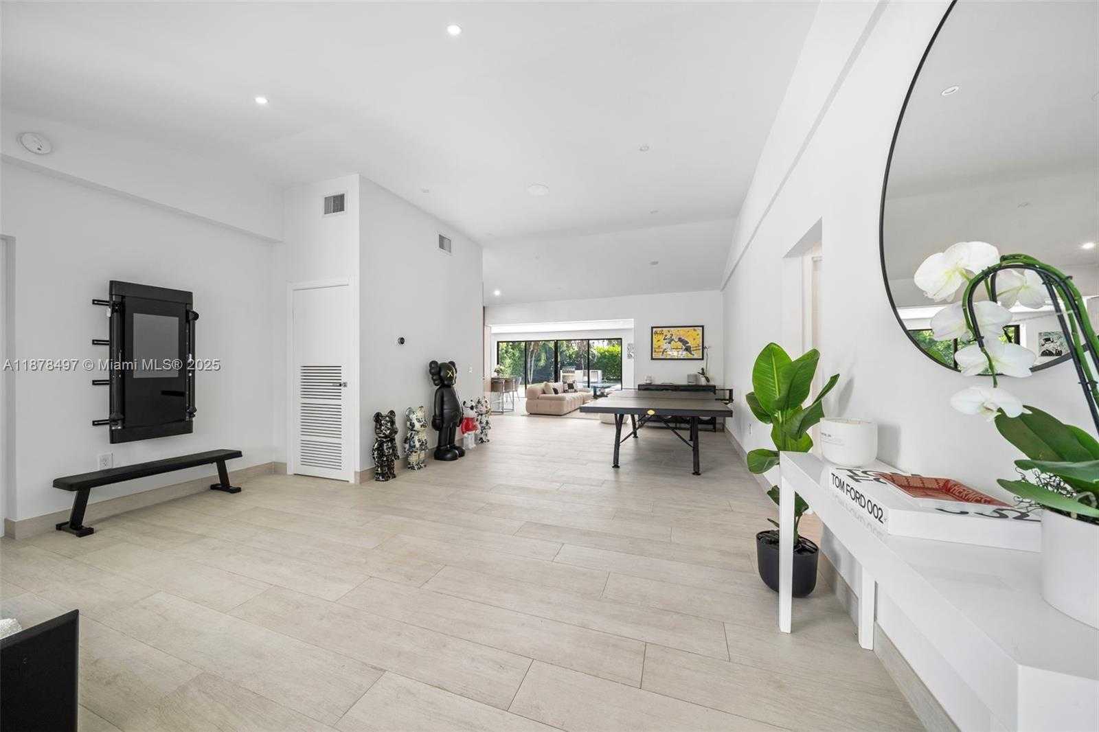 Small Image of 8033 NOREMAC AVE, Miami Beach Number 12