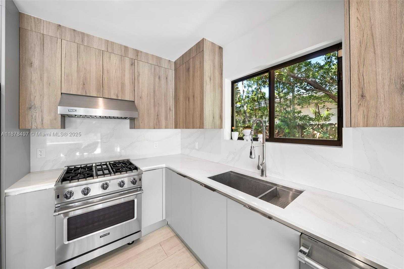 Small Image of 8033 NOREMAC AVE, Miami Beach Number 22
