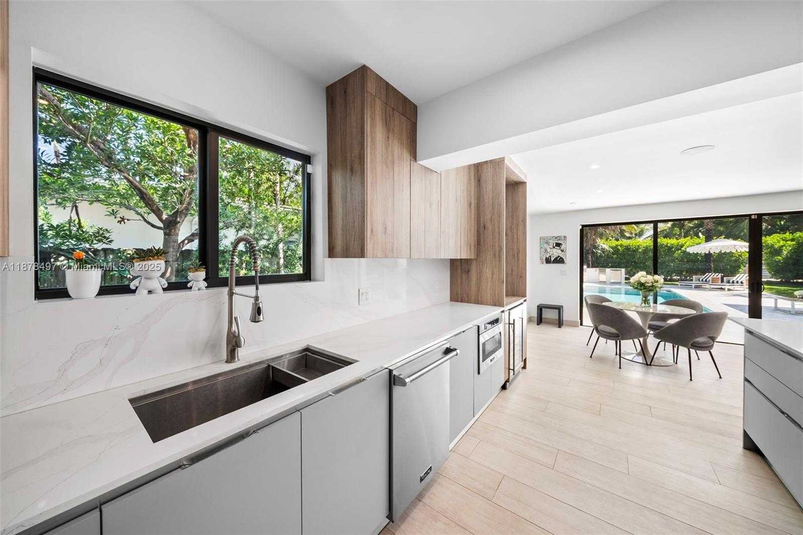 Small Image of 8033 NOREMAC AVE, Miami Beach Number 23