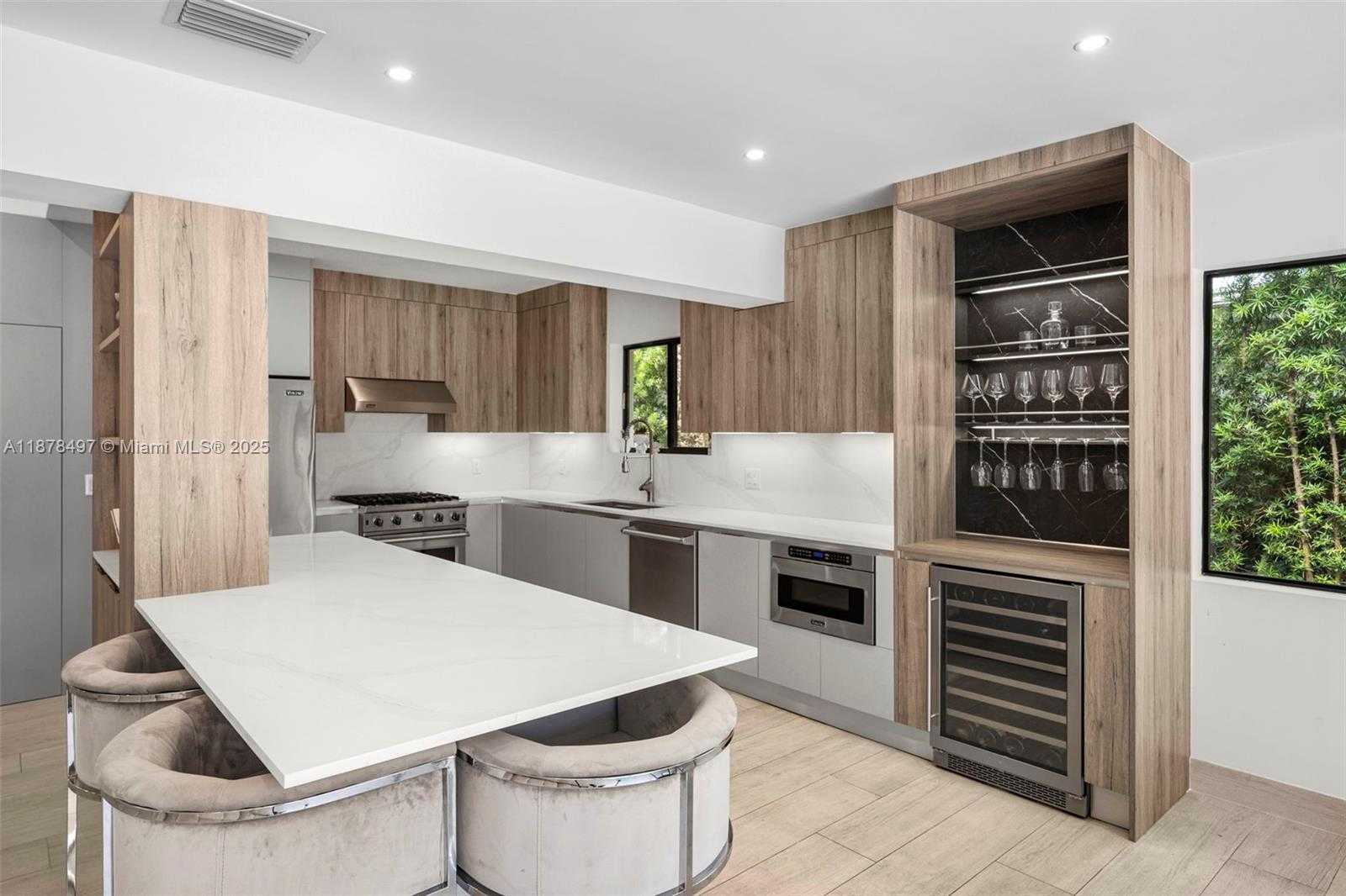 Small Image of 8033 NOREMAC AVE, Miami Beach Number 25