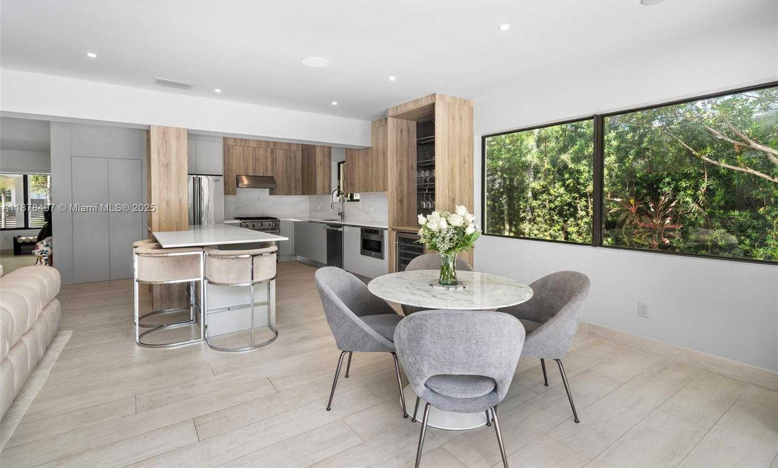 Small Image of 8033 NOREMAC AVE, Miami Beach Number 26
