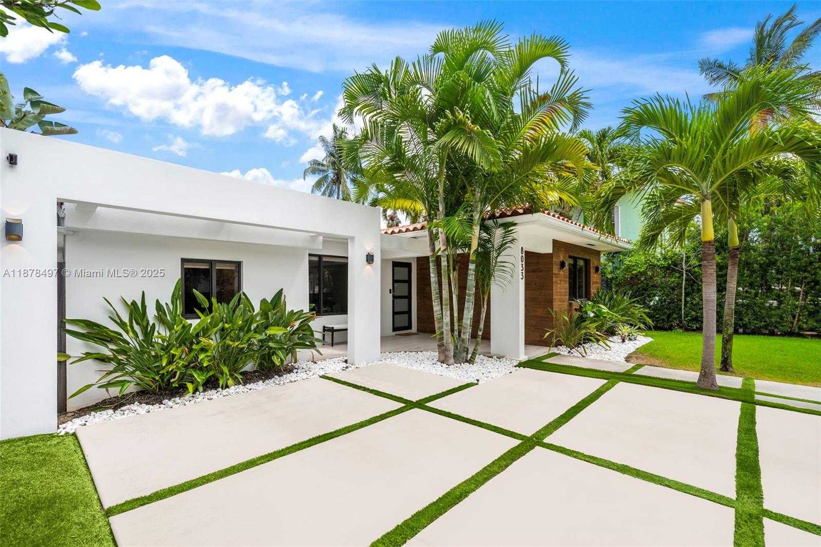 Small Image of 8033 NOREMAC AVE, Miami Beach Number 3