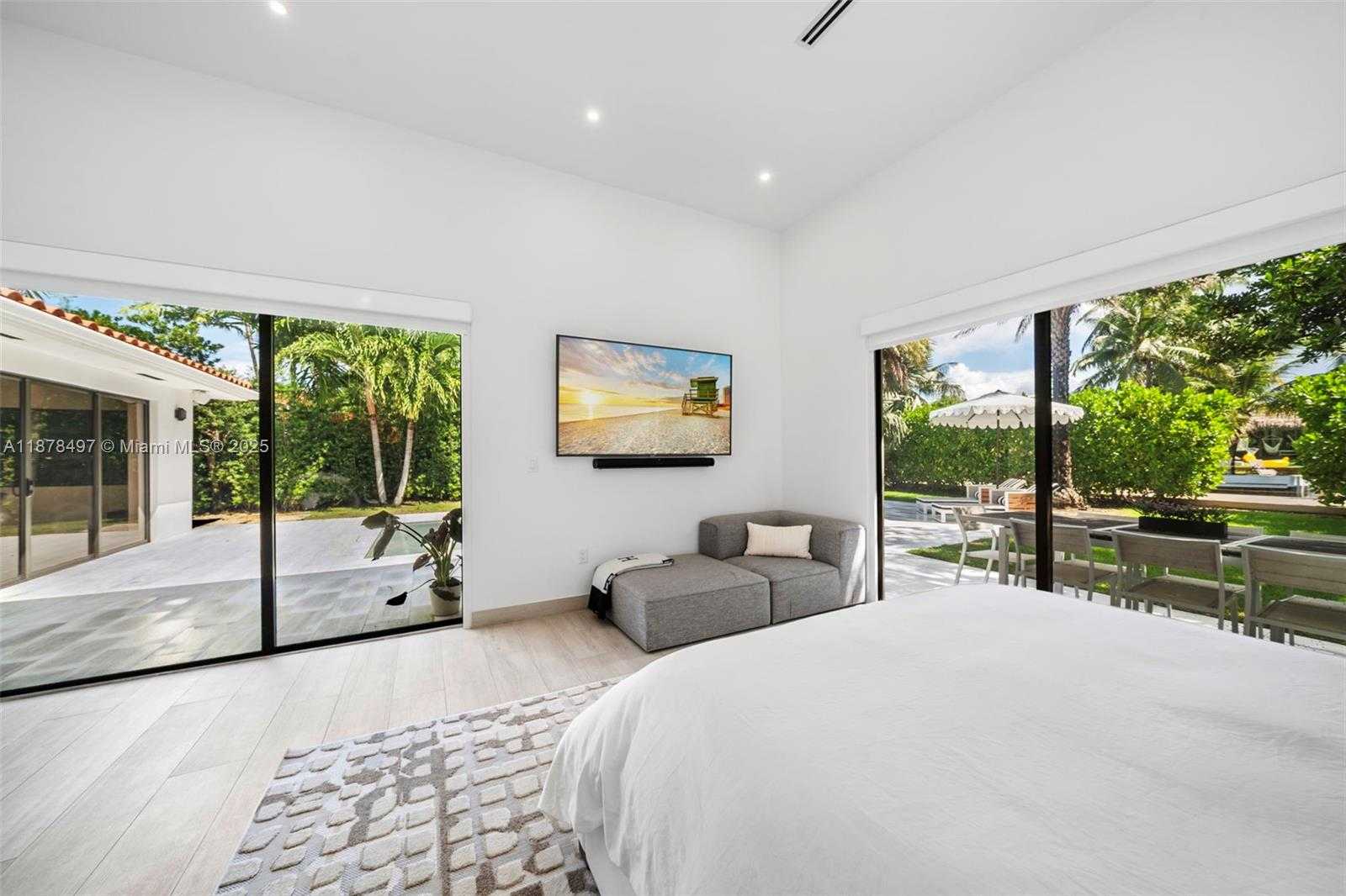 Small Image of 8033 NOREMAC AVE, Miami Beach Number 32