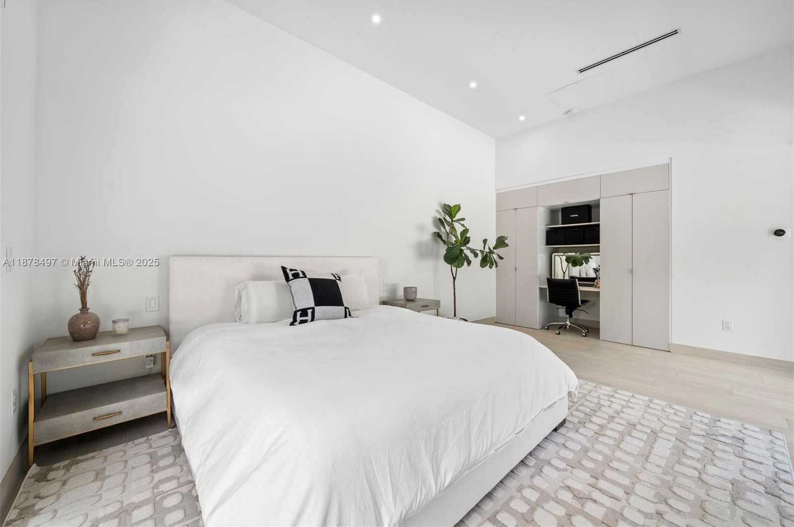 Small Image of 8033 NOREMAC AVE, Miami Beach Number 34