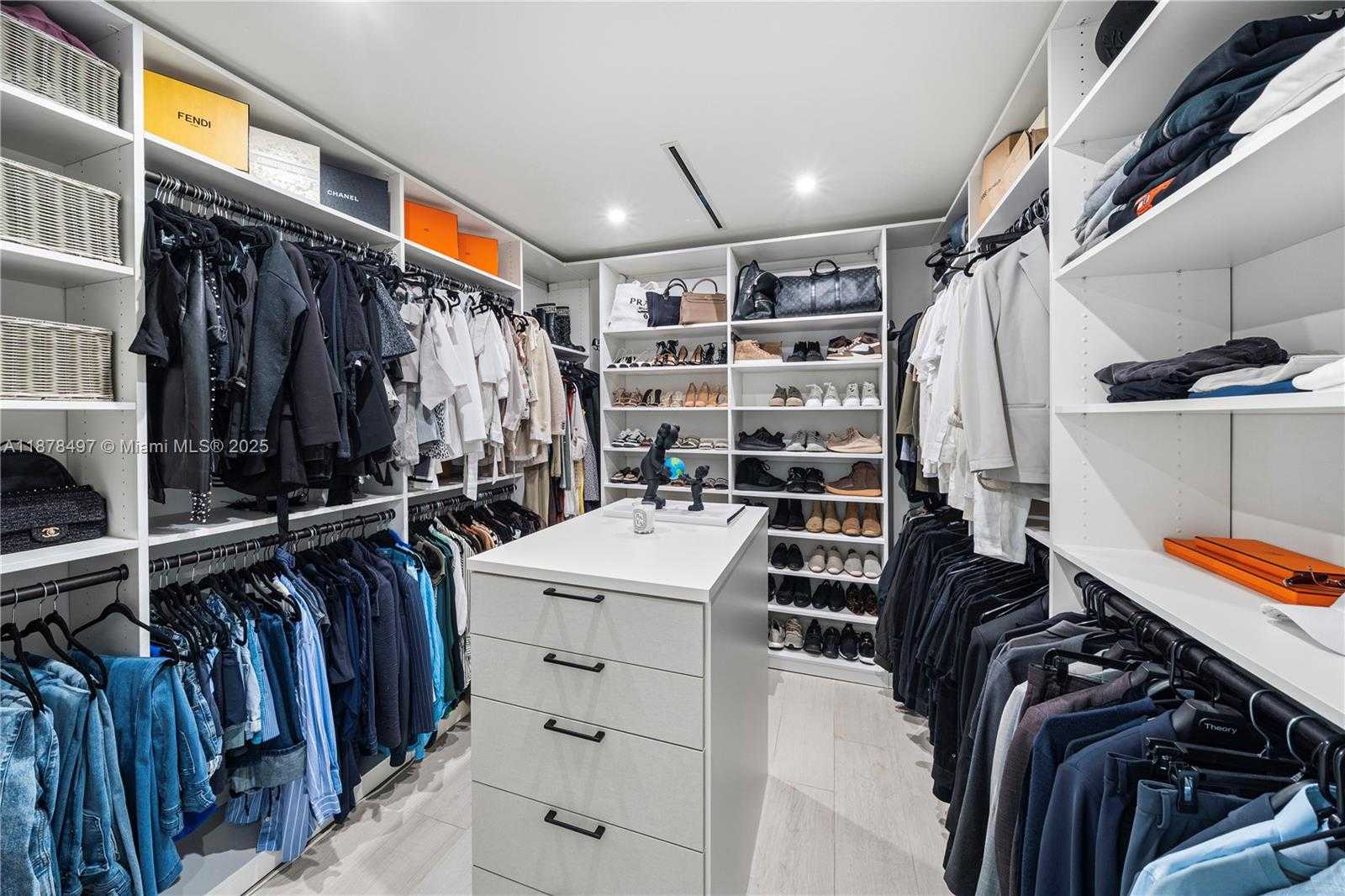 Small Image of 8033 NOREMAC AVE, Miami Beach Number 36