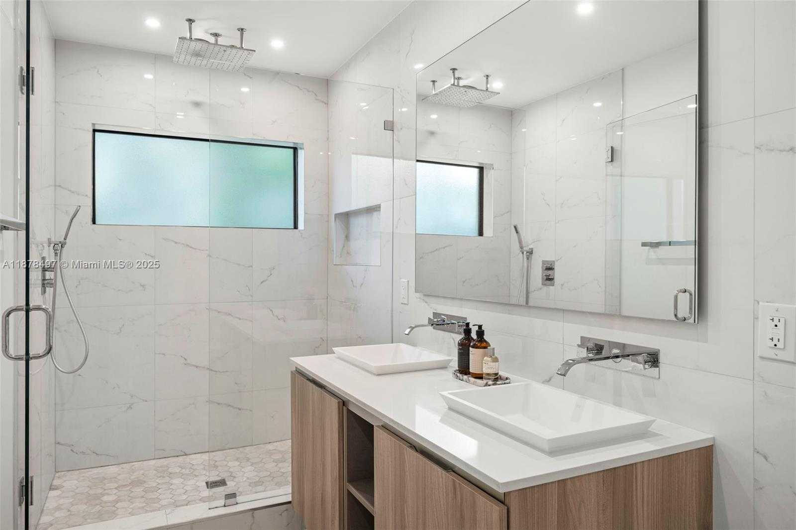 Small Image of 8033 NOREMAC AVE, Miami Beach Number 37