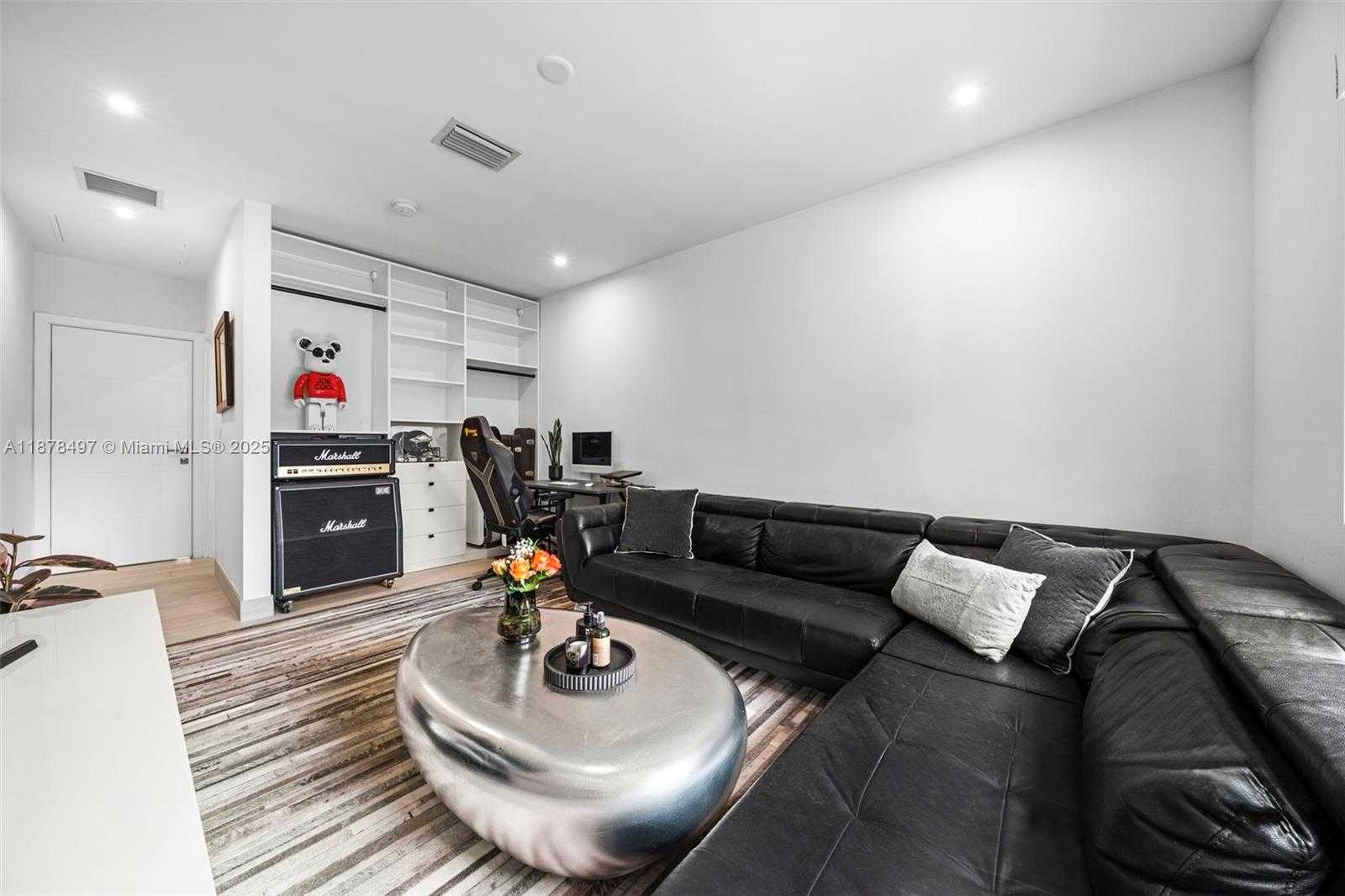 Small Image of 8033 NOREMAC AVE, Miami Beach Number 39