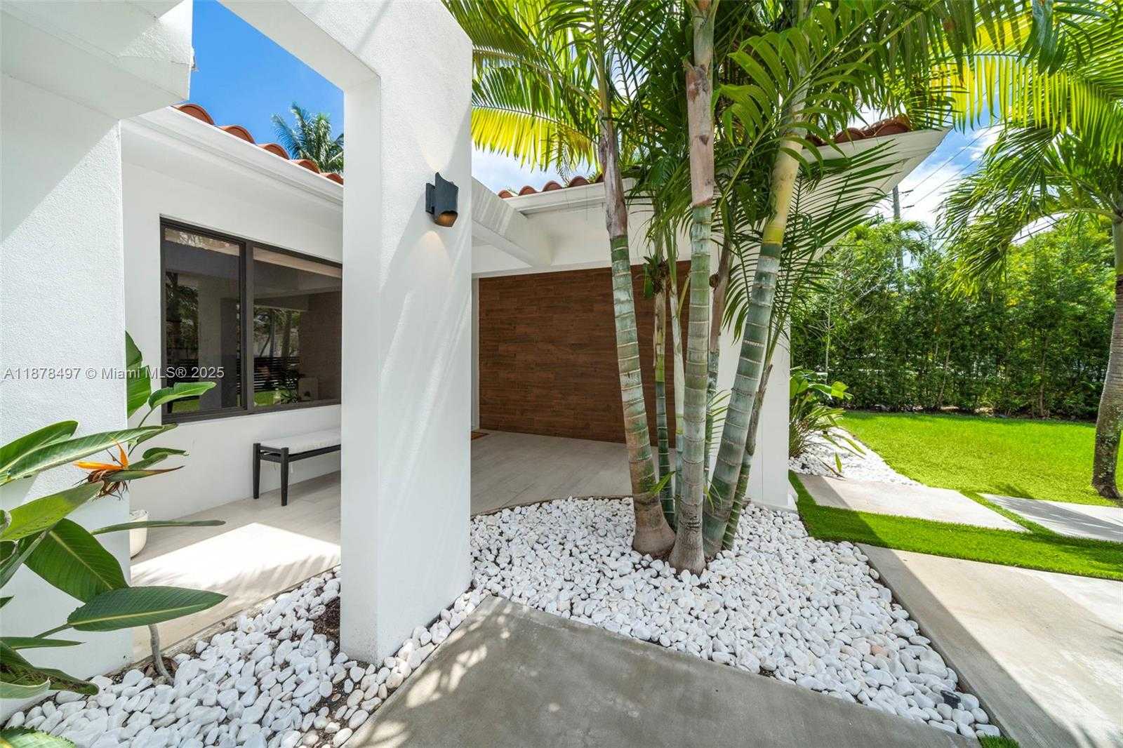 Small Image of 8033 NOREMAC AVE, Miami Beach Number 4