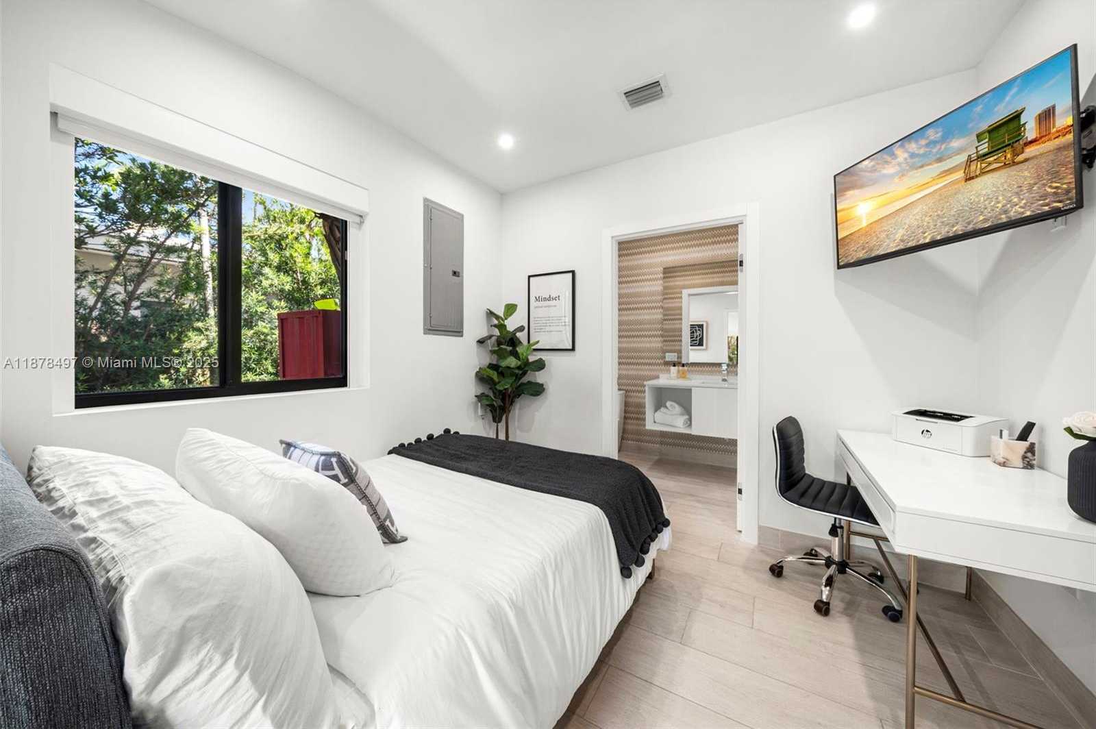 Small Image of 8033 NOREMAC AVE, Miami Beach Number 45