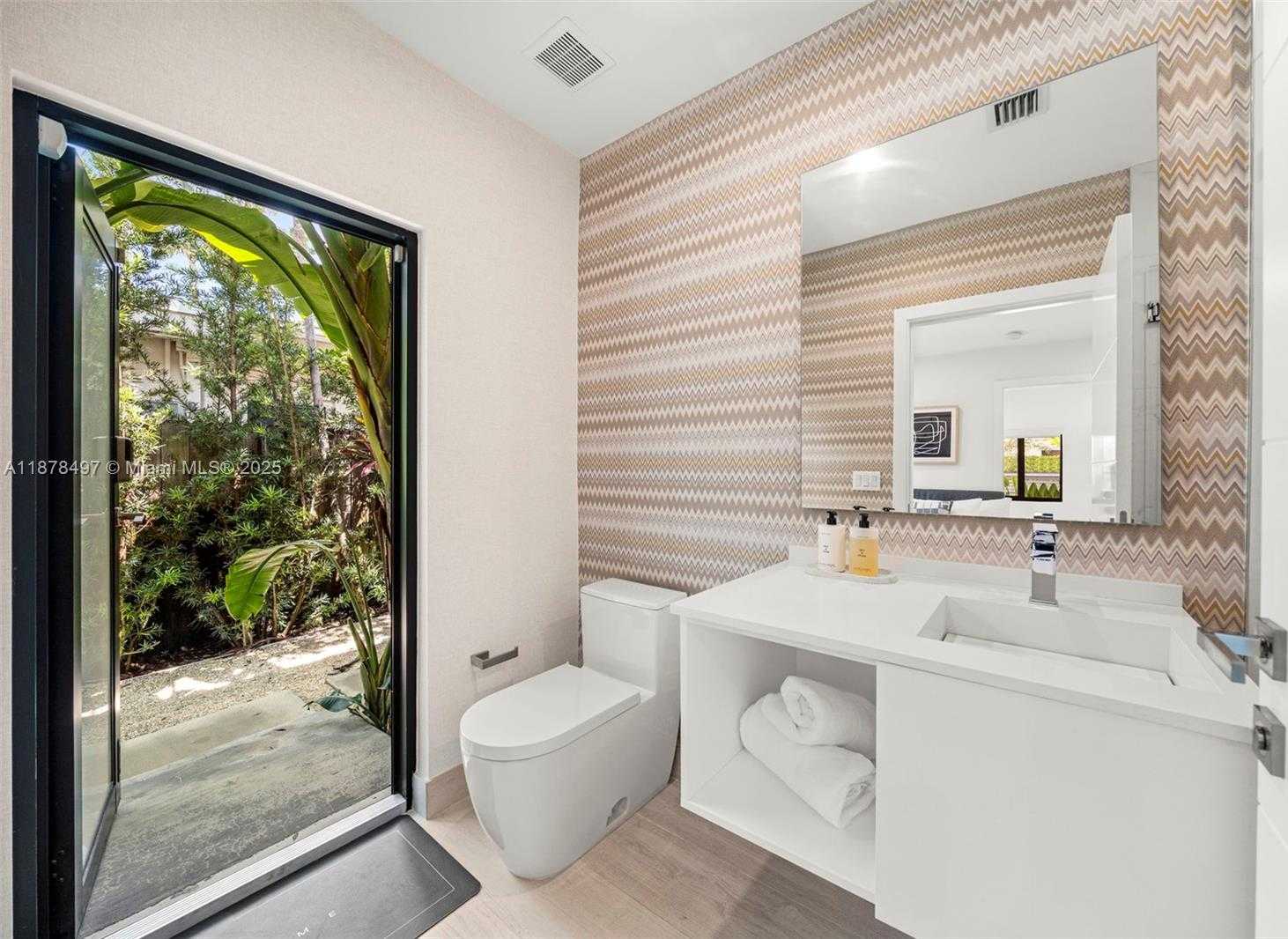 Small Image of 8033 NOREMAC AVE, Miami Beach Number 46
