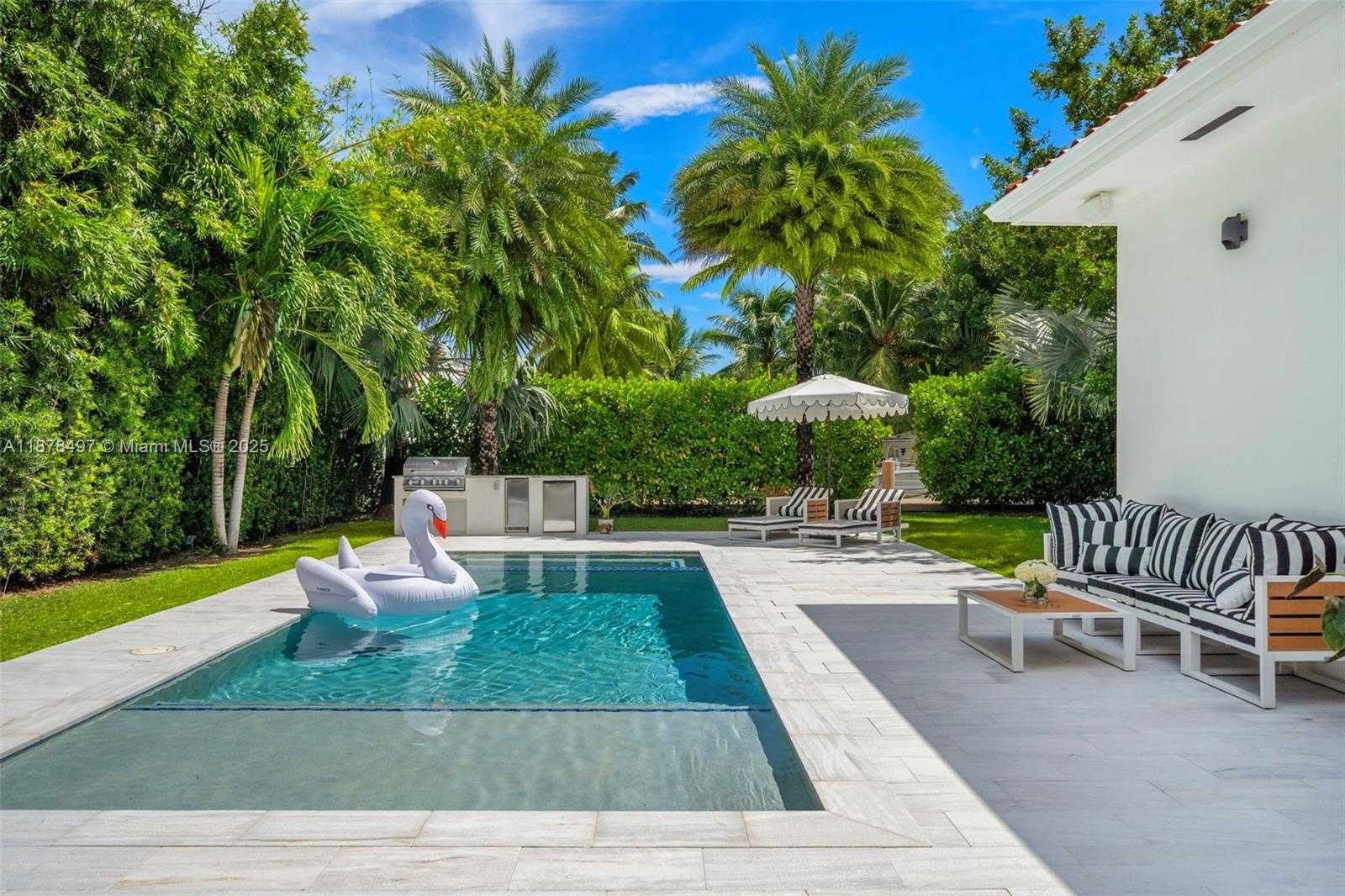 Small Image of 8033 NOREMAC AVE, Miami Beach Number 49