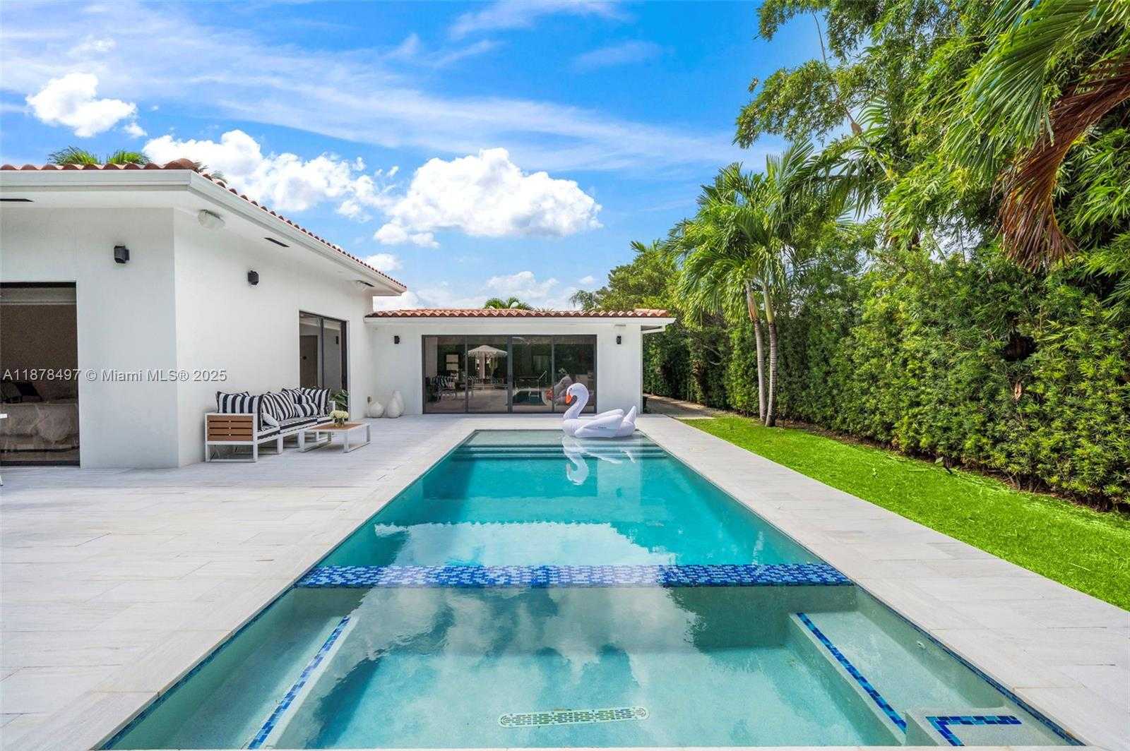 Small Image of 8033 NOREMAC AVE, Miami Beach Number 58