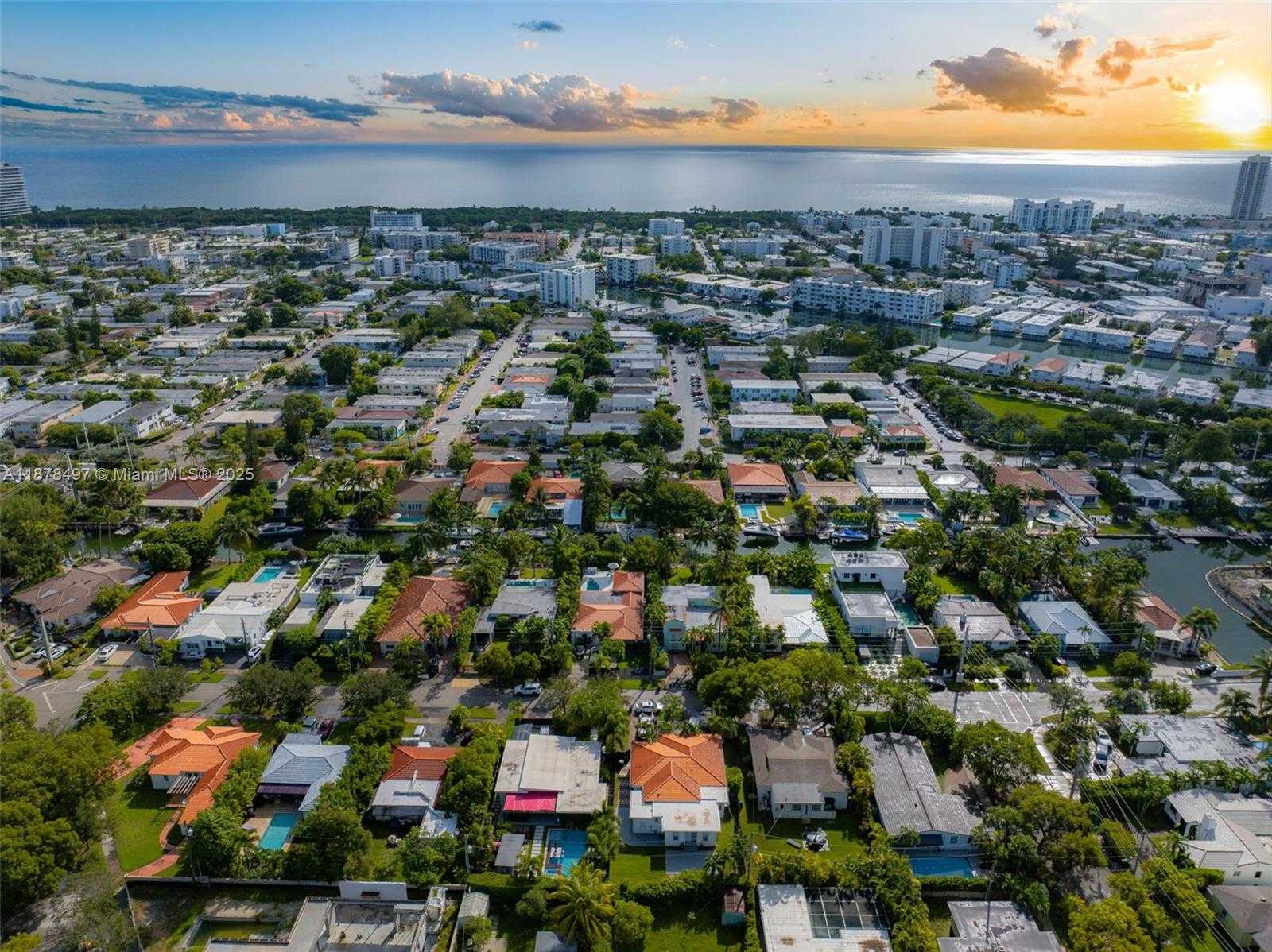 Small Image of 8033 NOREMAC AVE, Miami Beach Number 74