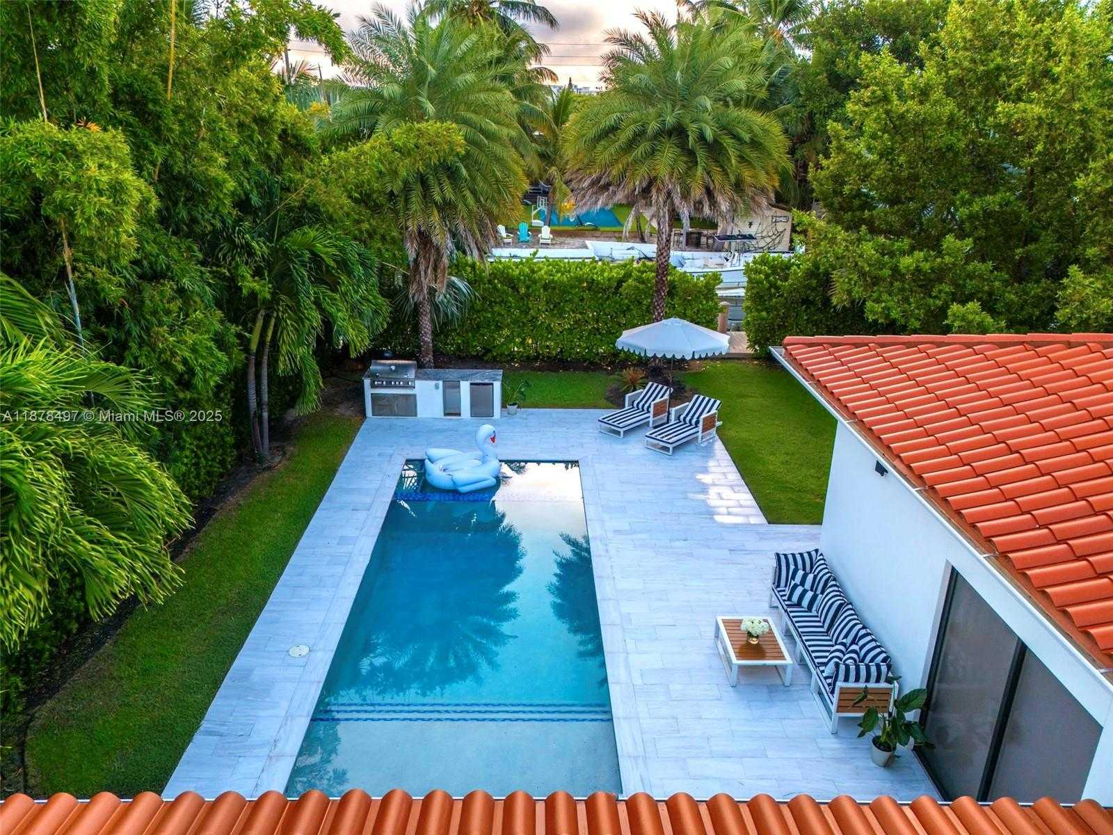 Small Image of 8033 NOREMAC AVE, Miami Beach Number 86