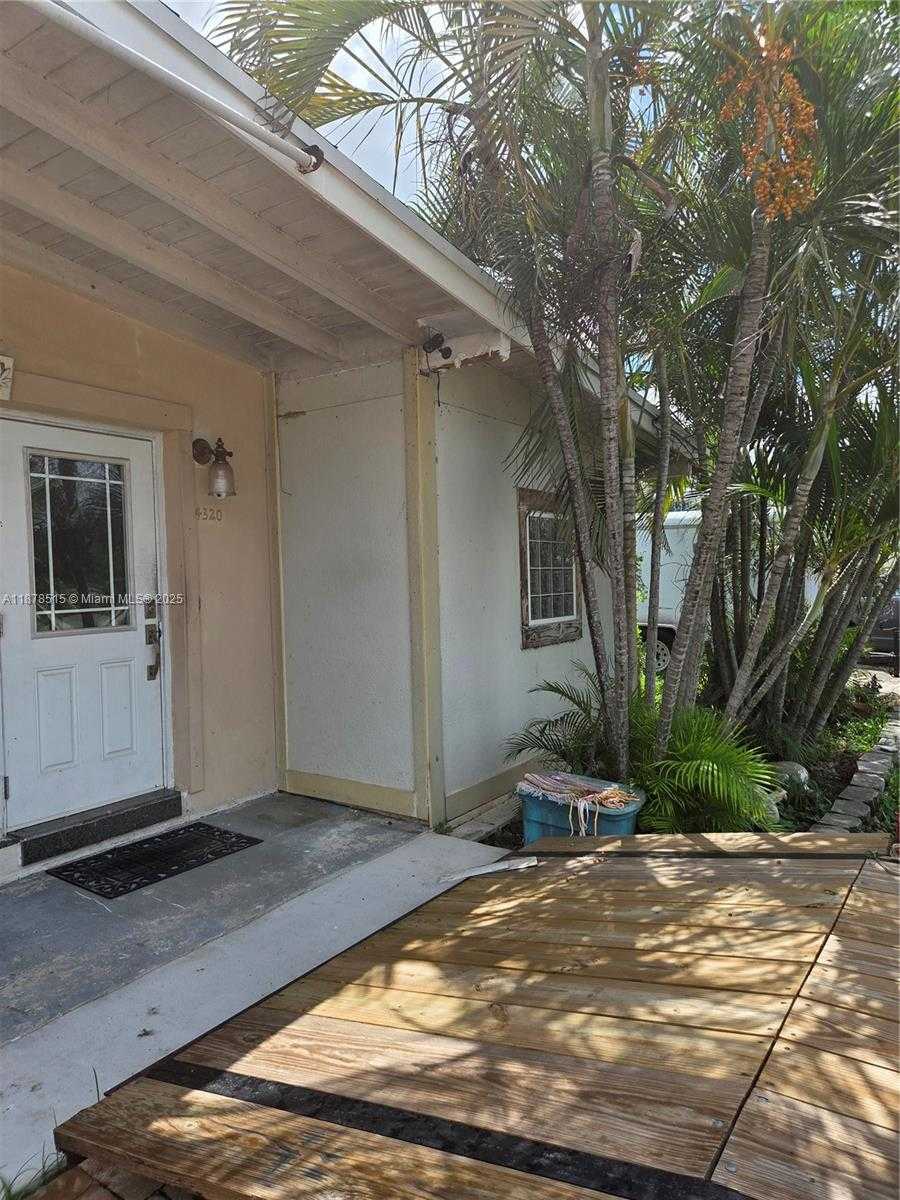 Small Image of 4320 NORTH EAST 18TH AVE, Pompano Beach Number 2