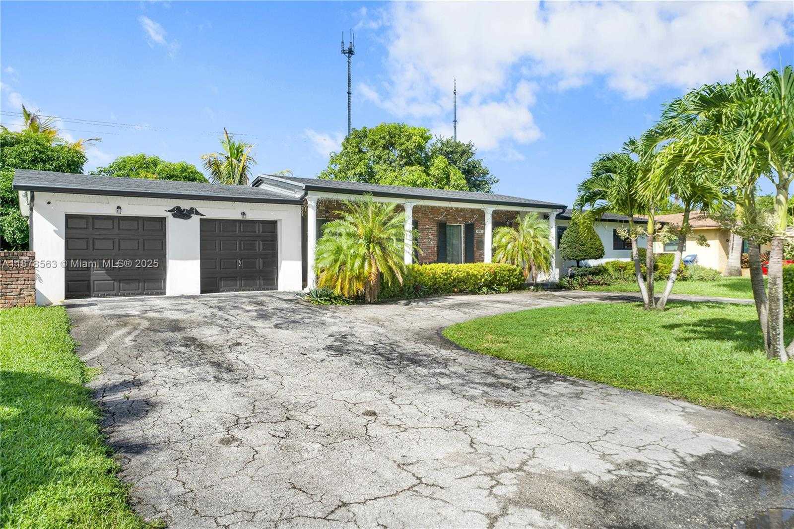 Small Image of 801 NORTH WEST 203RD ST, Miami Gardens Number 2