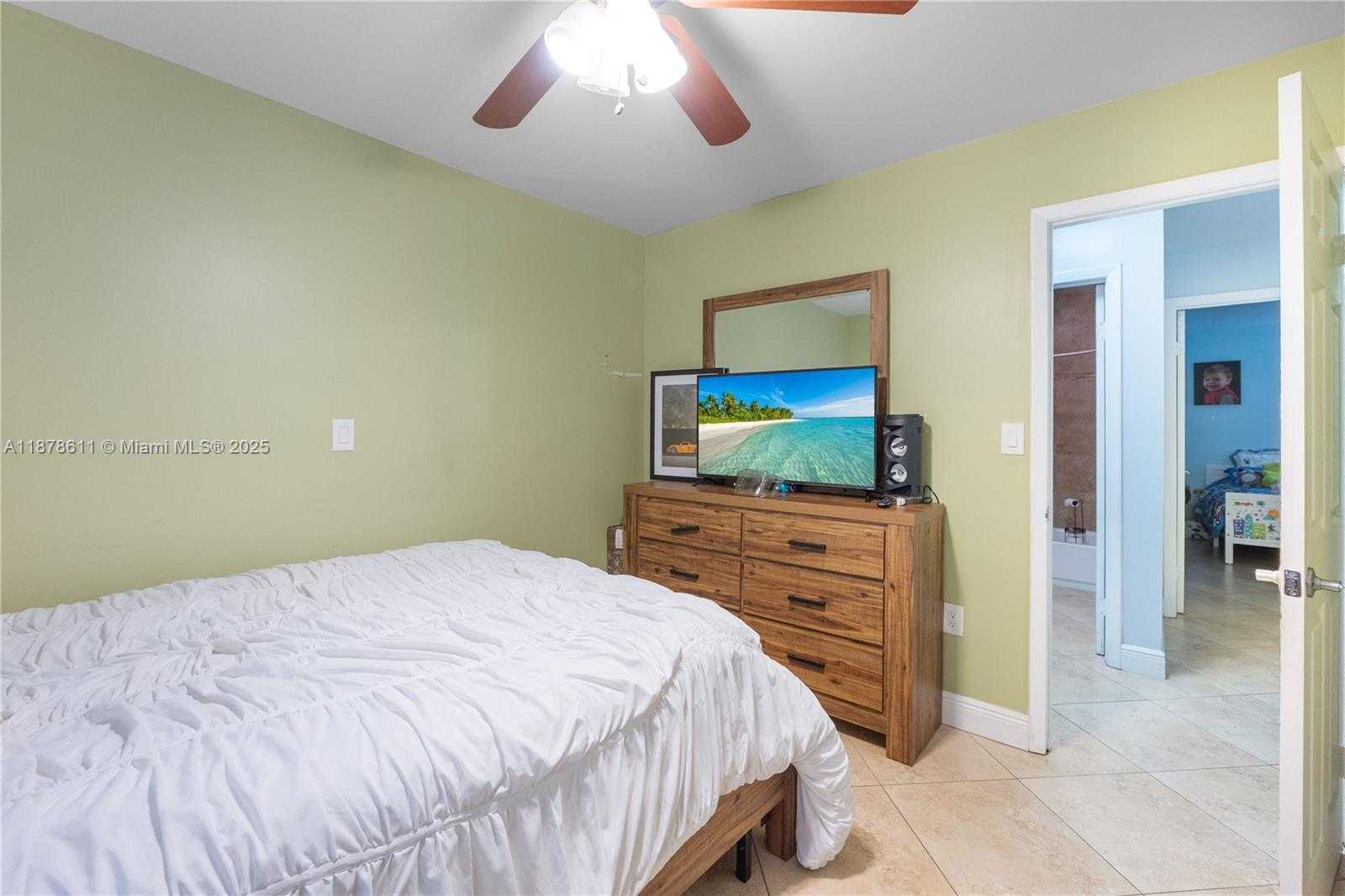 Small Image of 550 AUBURN WAY, Davie Number 15