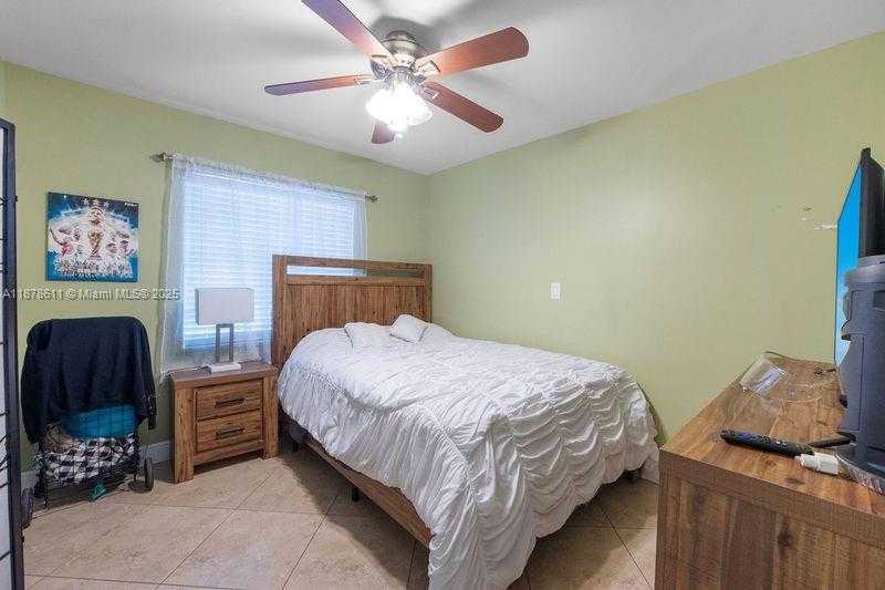 Small Image of 550 AUBURN WAY, Davie Number 16