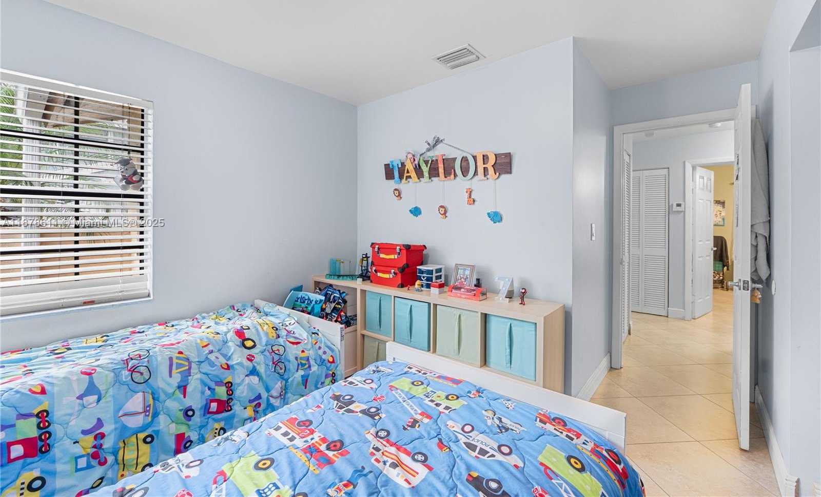 Small Image of 550 AUBURN WAY, Davie Number 19