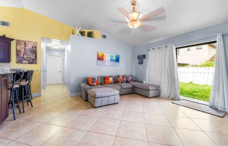 Small Image of 550 AUBURN WAY, Davie Number 2