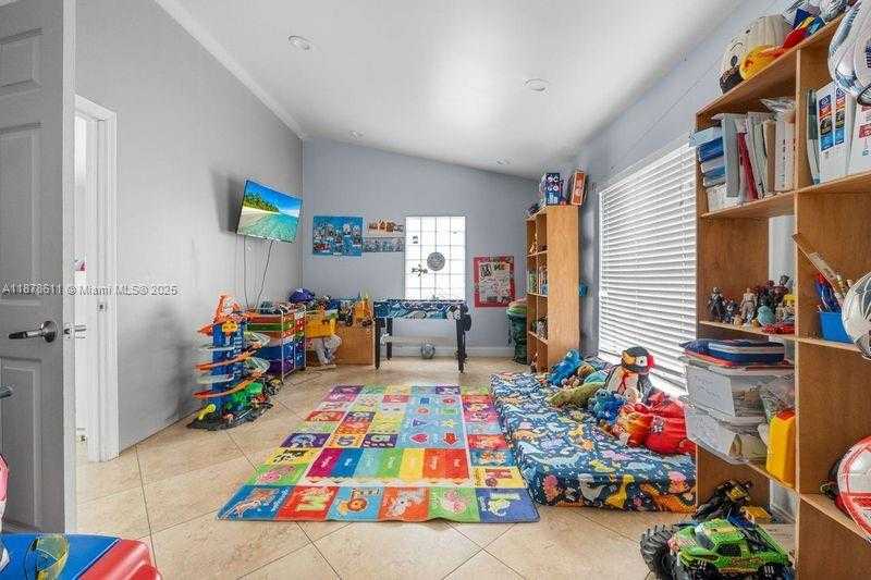 Small Image of 550 AUBURN WAY, Davie Number 22