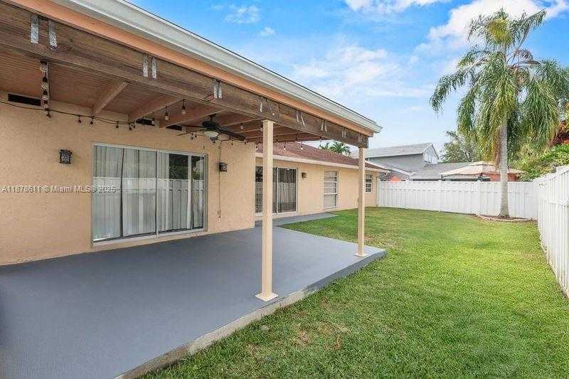 Small Image of 550 AUBURN WAY, Davie Number 23