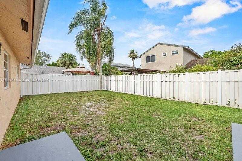 Small Image of 550 AUBURN WAY, Davie Number 24