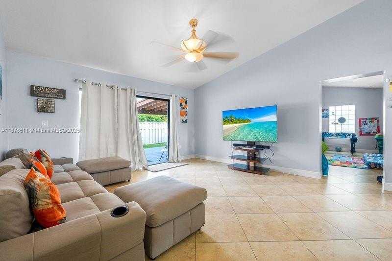 Small Image of 550 AUBURN WAY, Davie Number 3