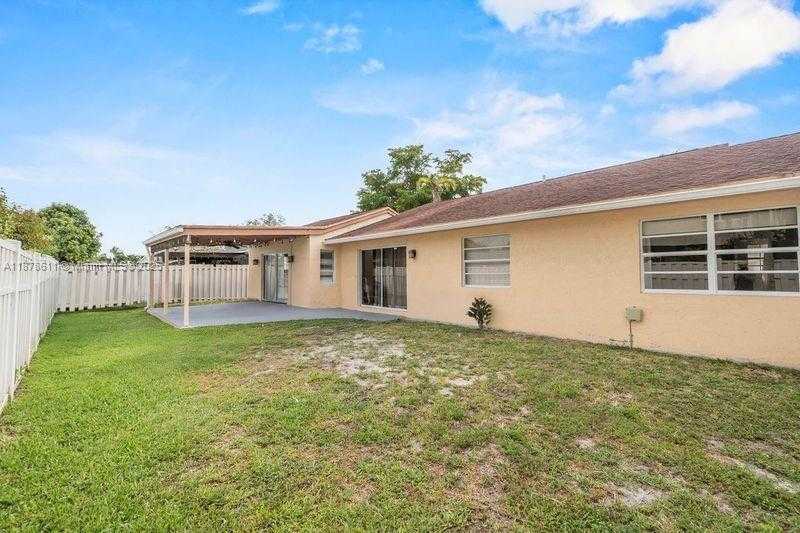 Small Image of 550 AUBURN WAY, Davie Number 30