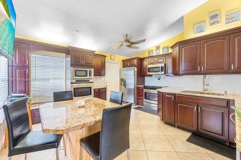 Small Image of 550 AUBURN WAY, Davie Number 5