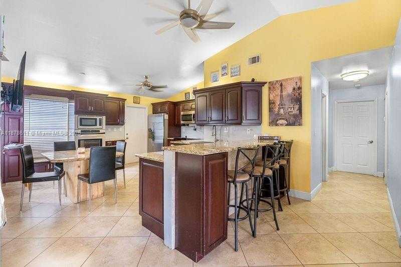 Small Image of 550 AUBURN WAY, Davie Number 6