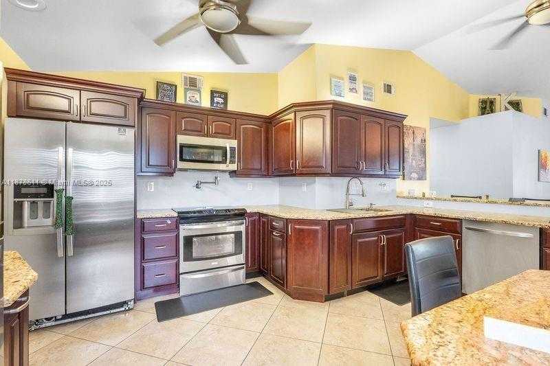 Small Image of 550 AUBURN WAY, Davie Number 7