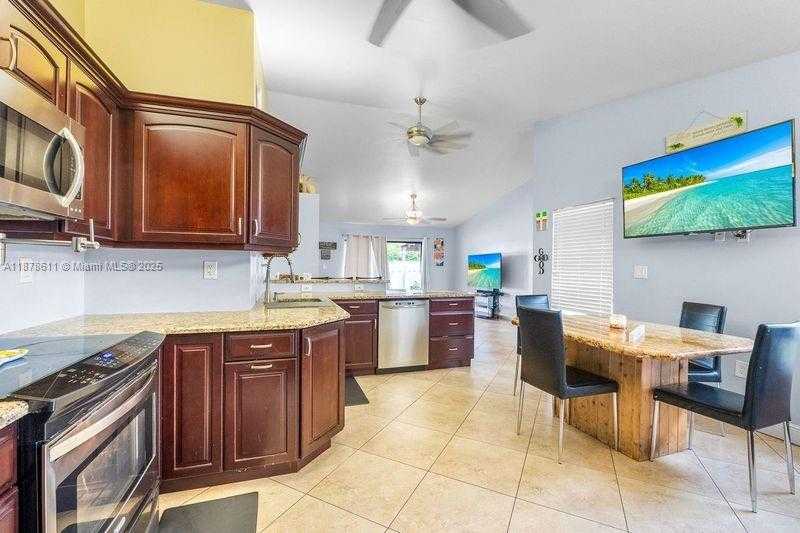 Small Image of 550 AUBURN WAY, Davie Number 8