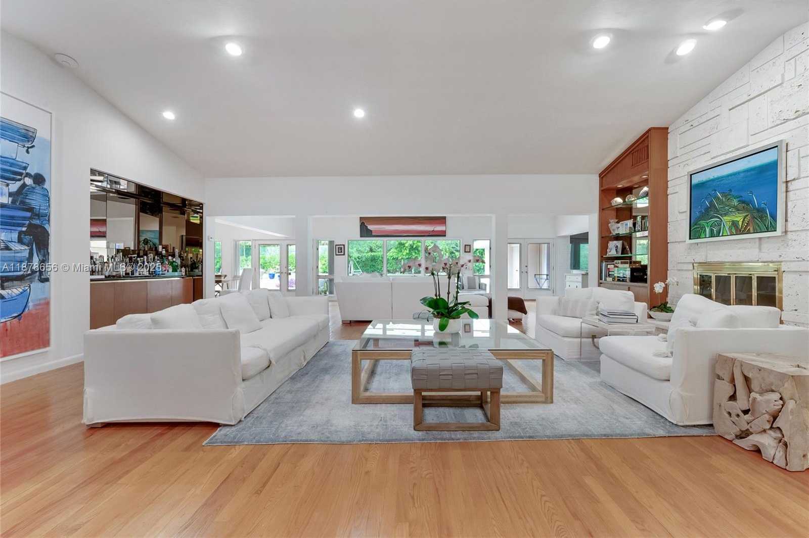 Small Image of 8290 LA RAMPA ST, Coral Gables Number 10