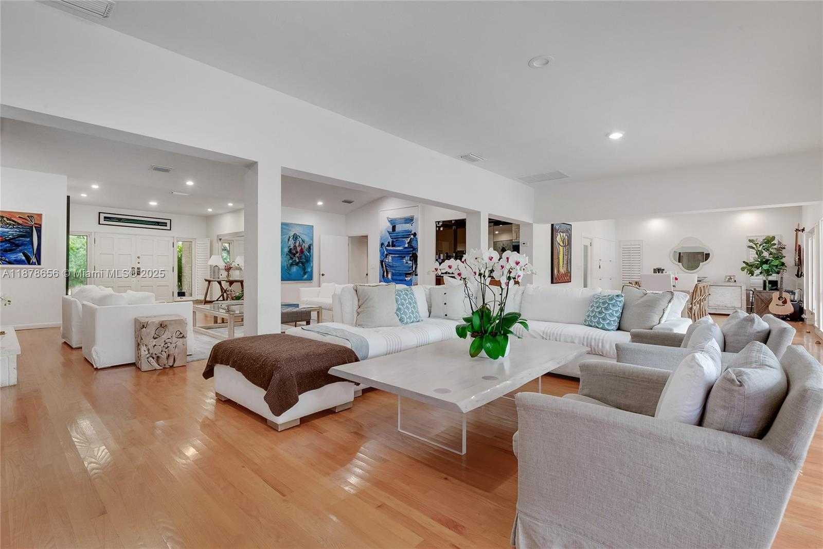 Small Image of 8290 LA RAMPA ST, Coral Gables Number 11