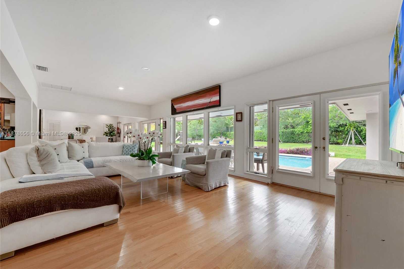 Small Image of 8290 LA RAMPA ST, Coral Gables Number 12