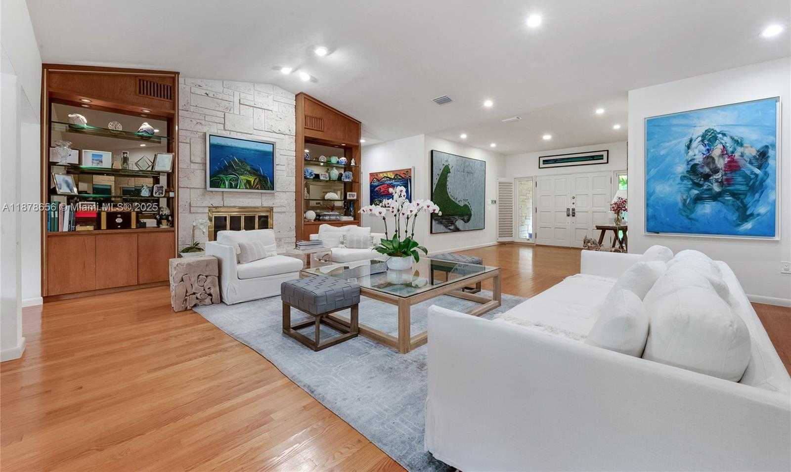 Small Image of 8290 LA RAMPA ST, Coral Gables Number 13