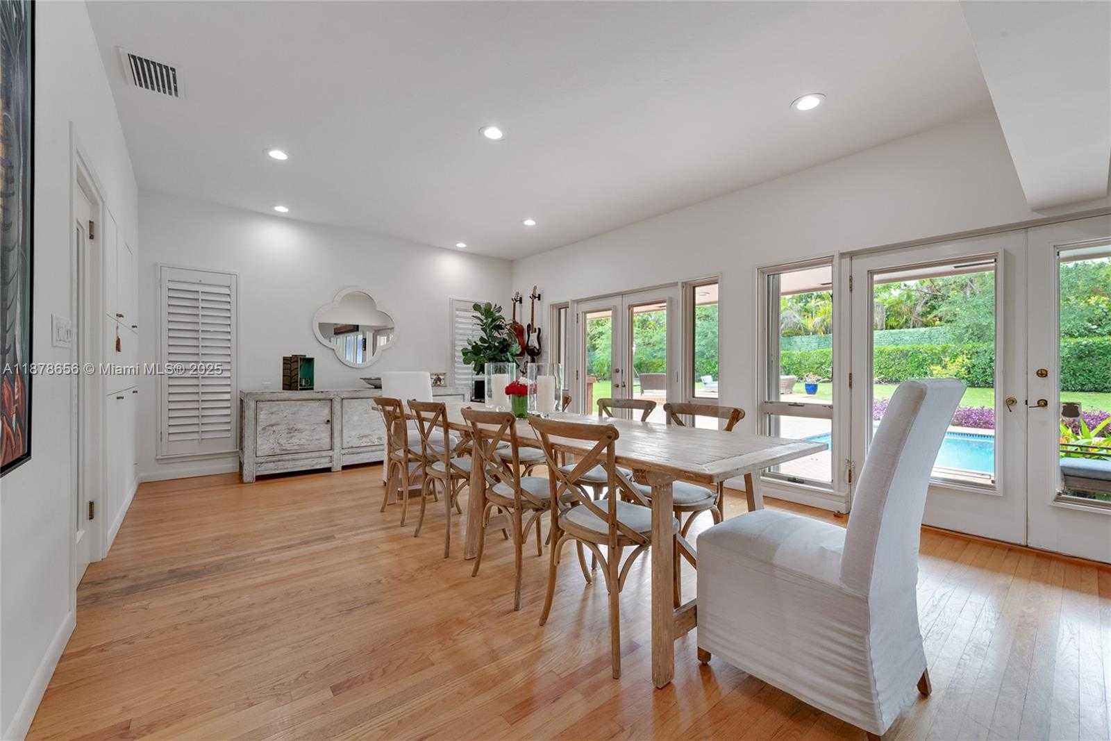 Small Image of 8290 LA RAMPA ST, Coral Gables Number 14