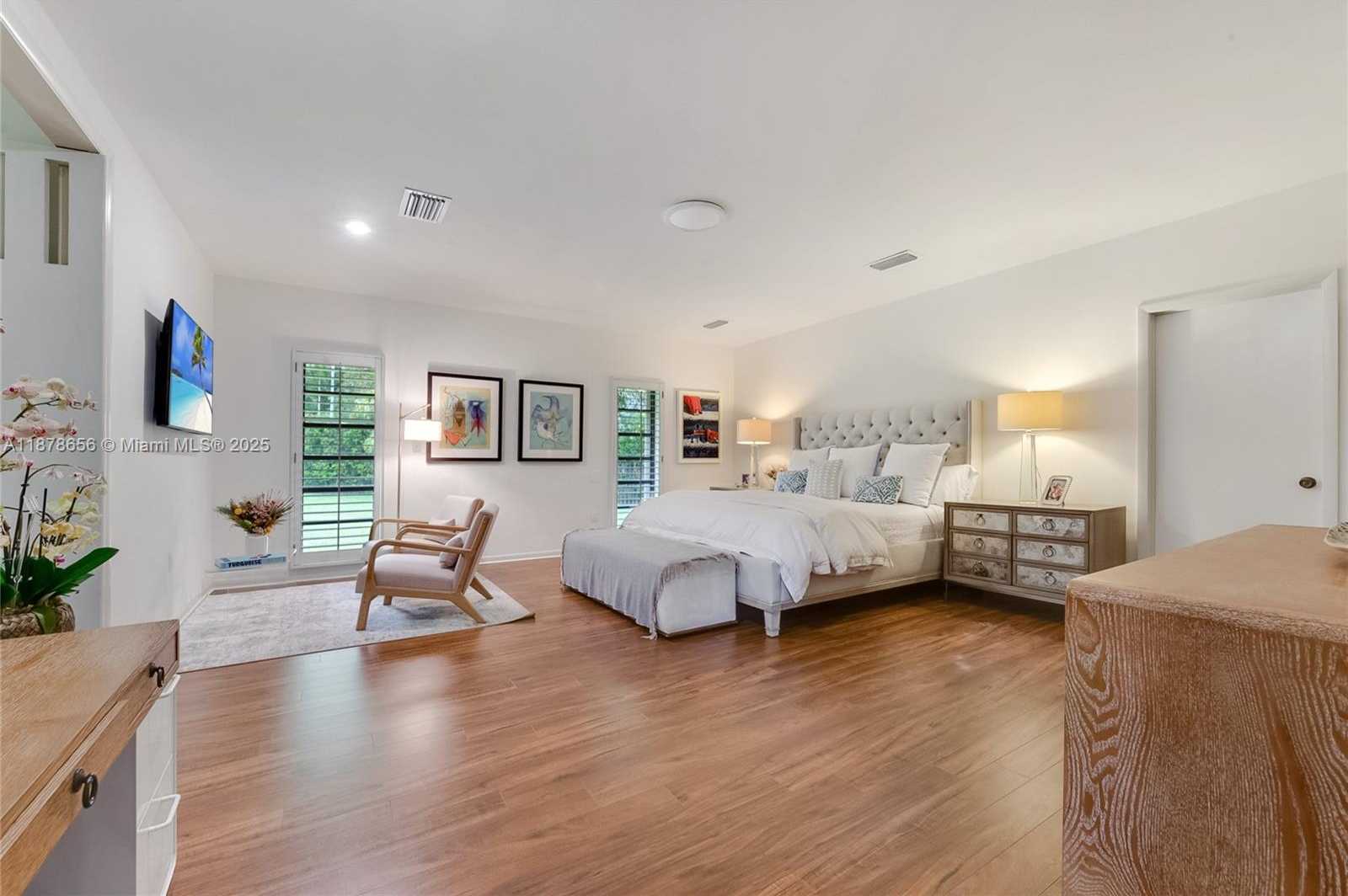 Small Image of 8290 LA RAMPA ST, Coral Gables Number 17