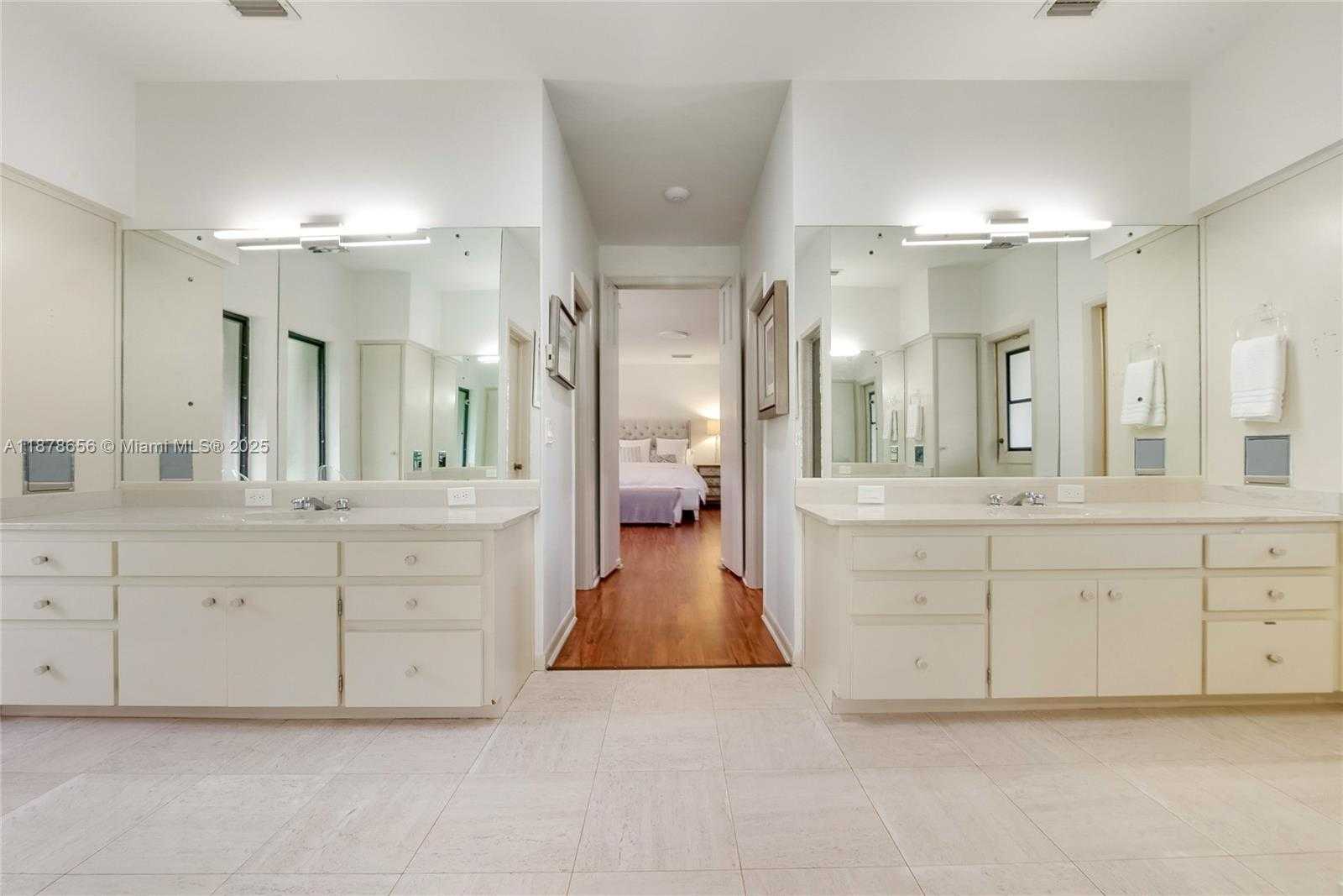 Small Image of 8290 LA RAMPA ST, Coral Gables Number 18