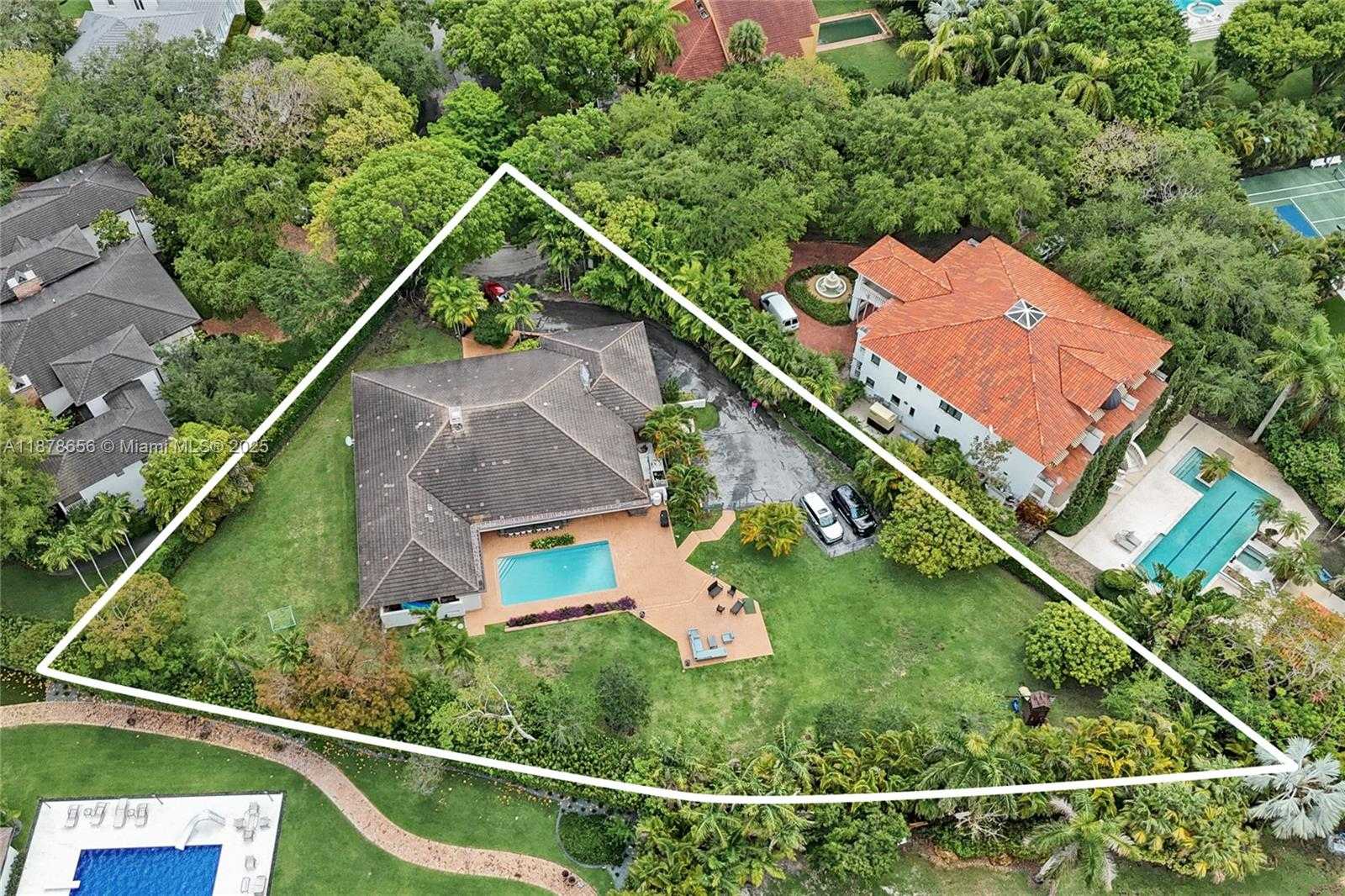Small Image of 8290 LA RAMPA ST, Coral Gables Number 2
