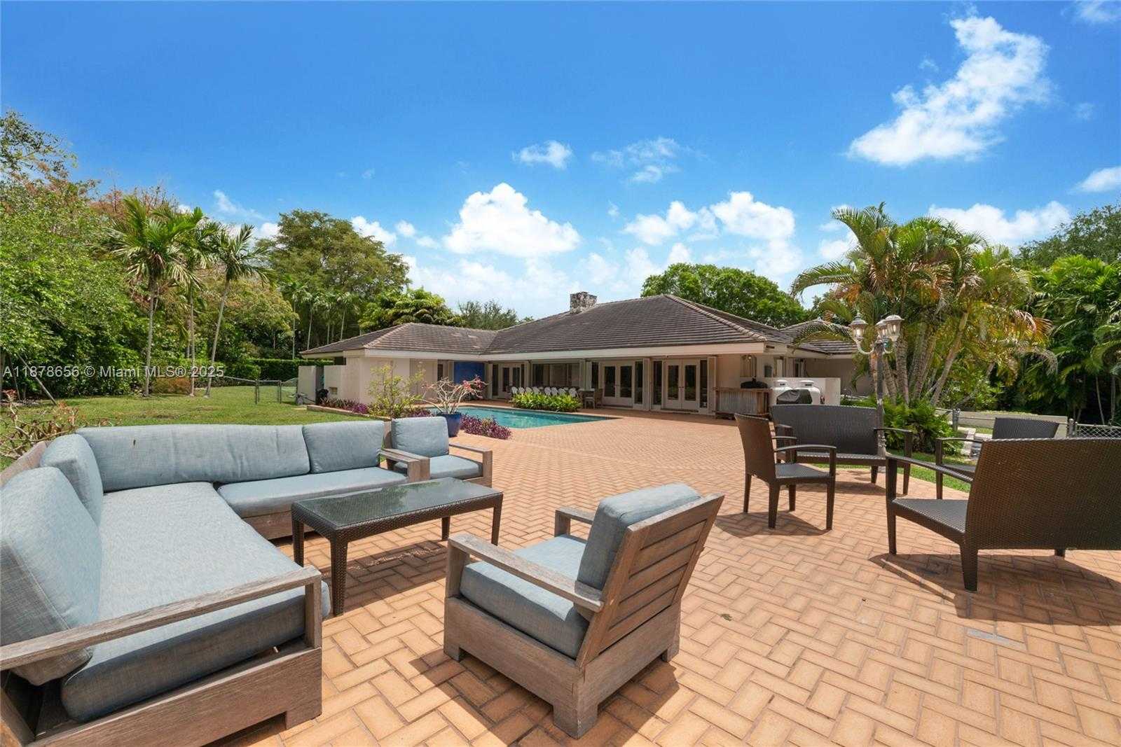 Small Image of 8290 LA RAMPA ST, Coral Gables Number 25