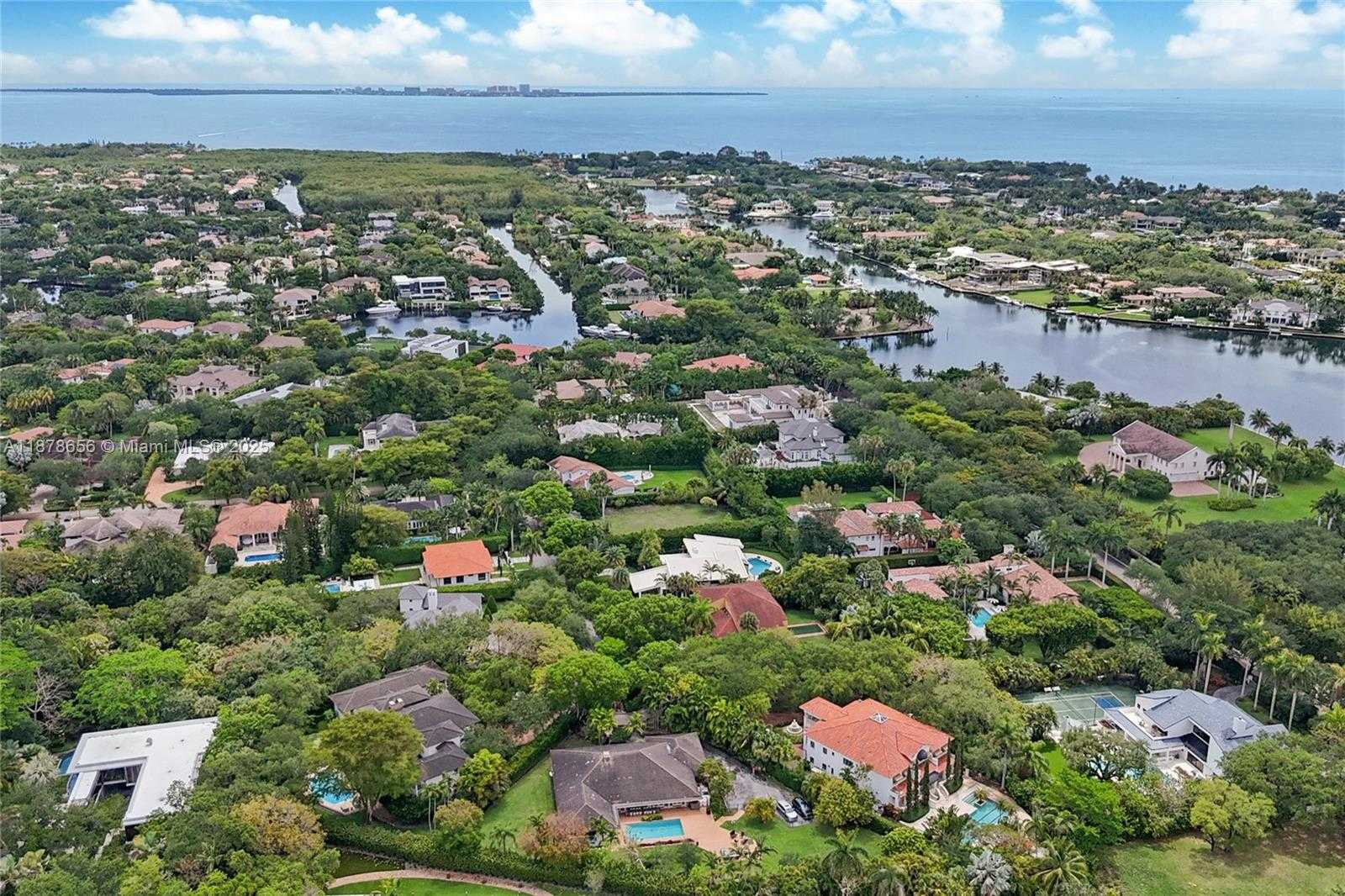 Small Image of 8290 LA RAMPA ST, Coral Gables Number 5
